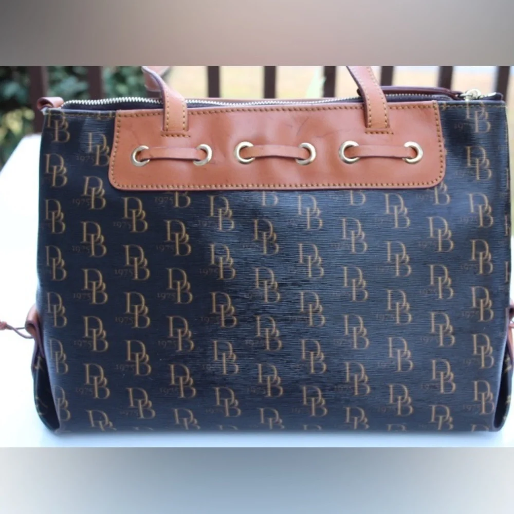 Dooney & Bourke signature logo tassel tote bag